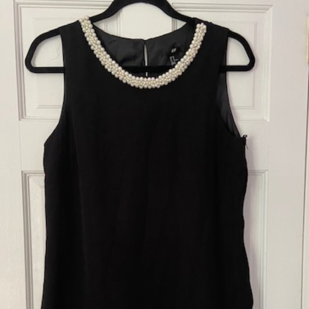 Black dress with pearl collar (M)